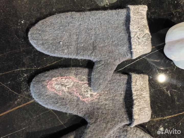 Шапка и варежки.Комплект валяный