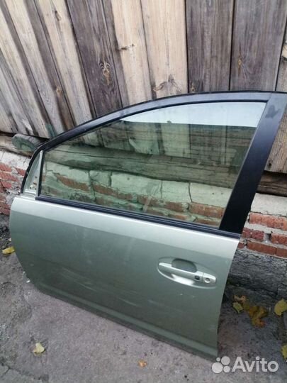 Двери Toyota prius NHW20
