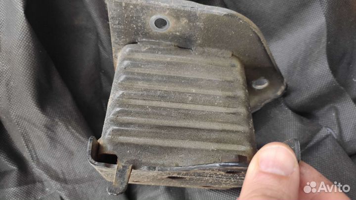 Кронштейны усилителя заднего бампера Outlander