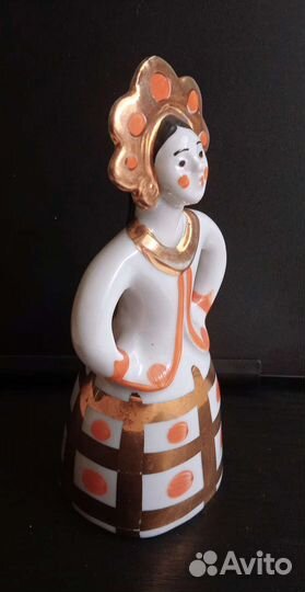 Статуэтка Барышня, фарфор СССР 1970г Дулево