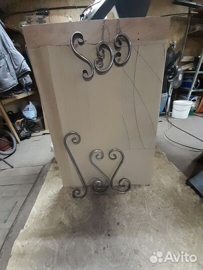 Комплектующие для металлических лестниц