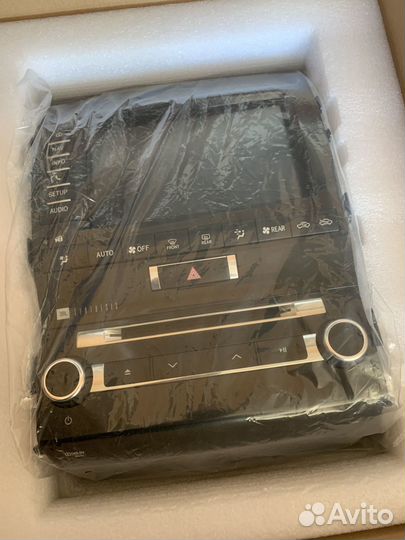 Штатное мультимедийное устройство Toyota LC200