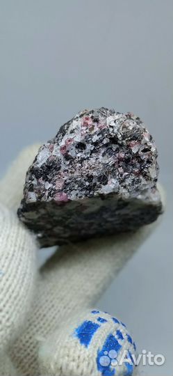 Гранатовый амфиболит с корундами