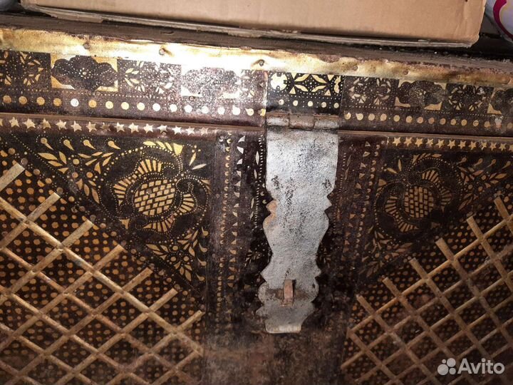 Сундук старинный