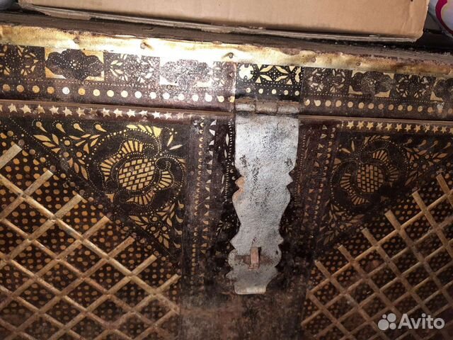 Сундук старинный