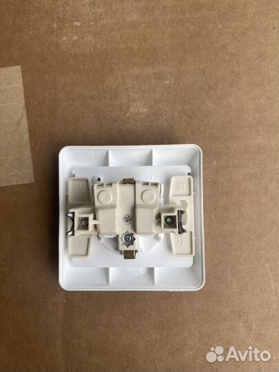 Розетка с крышкой