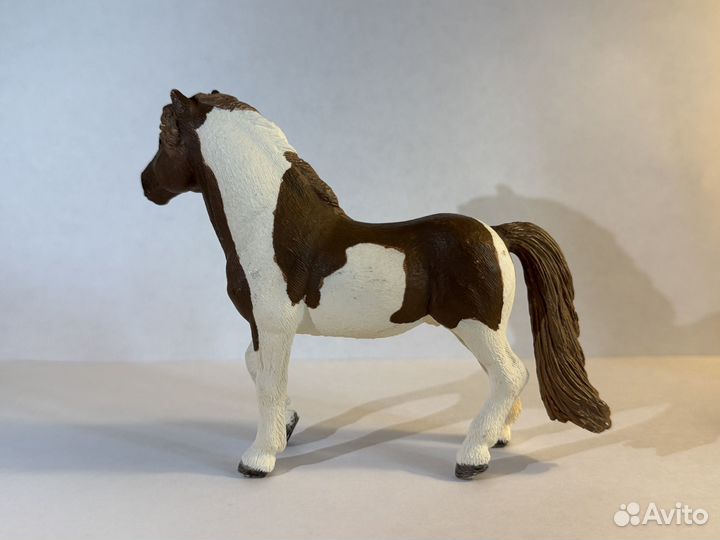 Schleich Фигурка Исландский жеребец Пинто