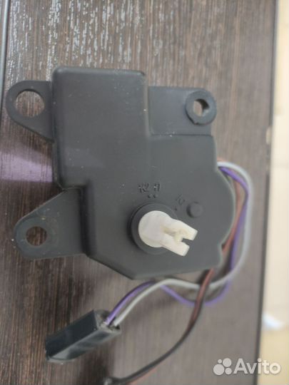 Моторедуктор заслонки отопителя ваз 2110 (priora)