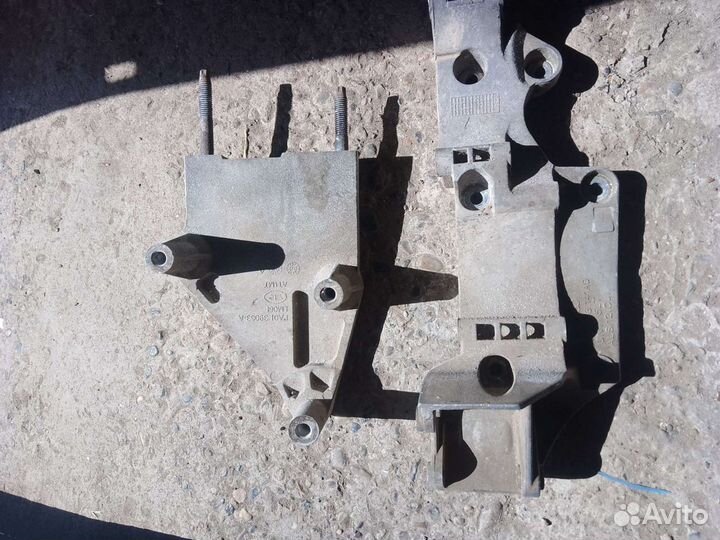 Крепление двигателя