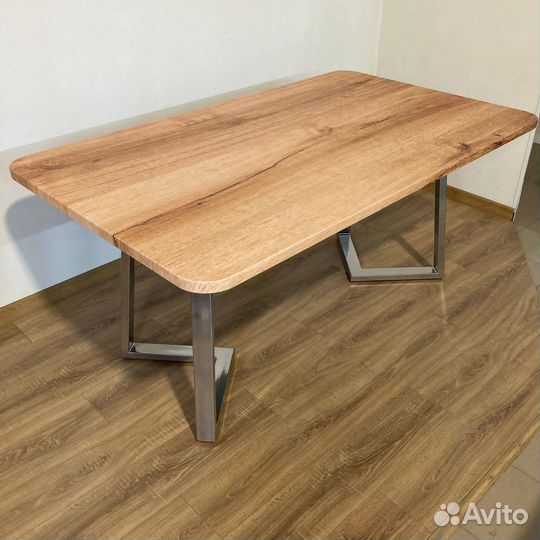 Обеденный стол 'Appropriate Chest'