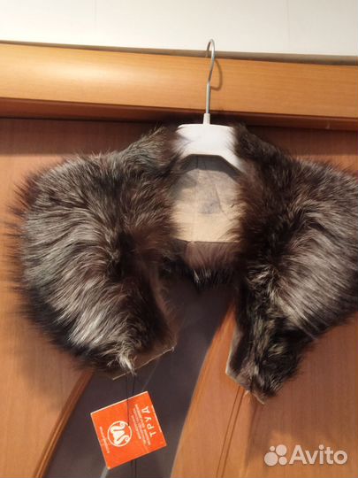 Меховой воротник серебристо-черной лисы