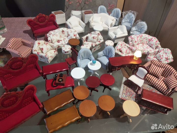 Мягкая мебель,столы 1:12