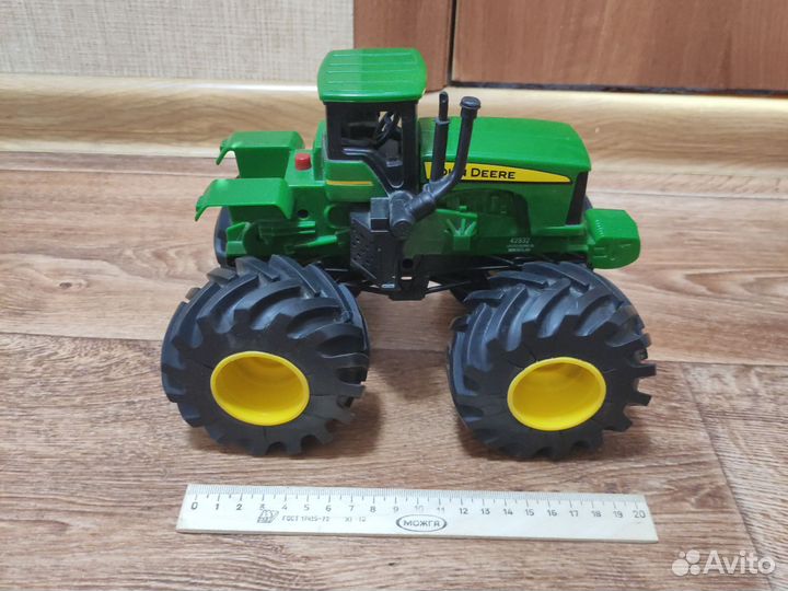 Трактор игрушечный John deere