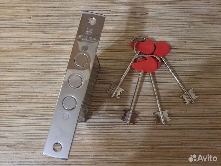 Замок дверной