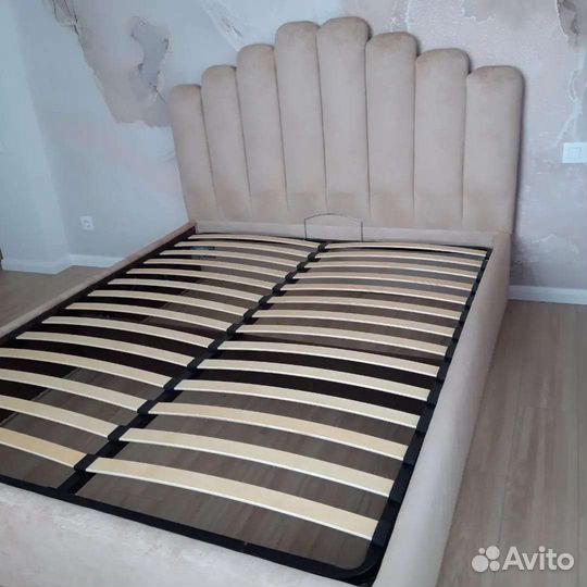 Кровать