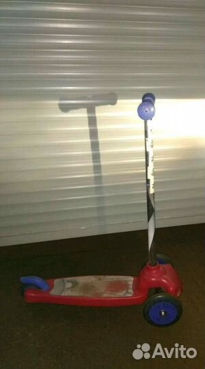 Отдам детский самокат трех колёсный