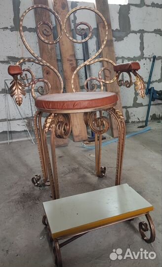 Уличные стулья мягкие, качели, скамьи