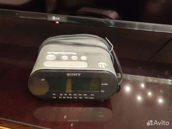 Электронные часы с радио sony