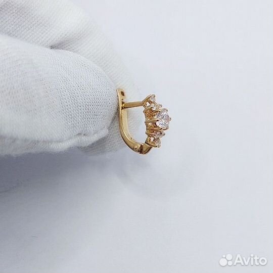 Золотые серьги с камнем