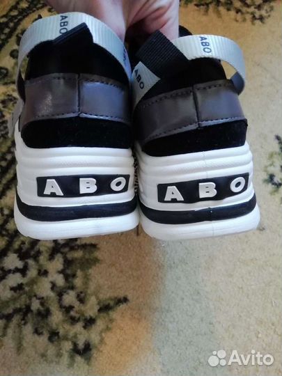 Кроссовки новые р37