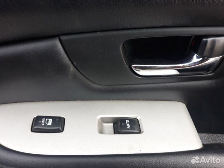 Обшивка двери прав. перед. Lexus RX350