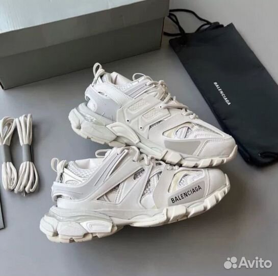 Balenciaga track 1