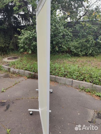 Ширма двухсекционная на колесах