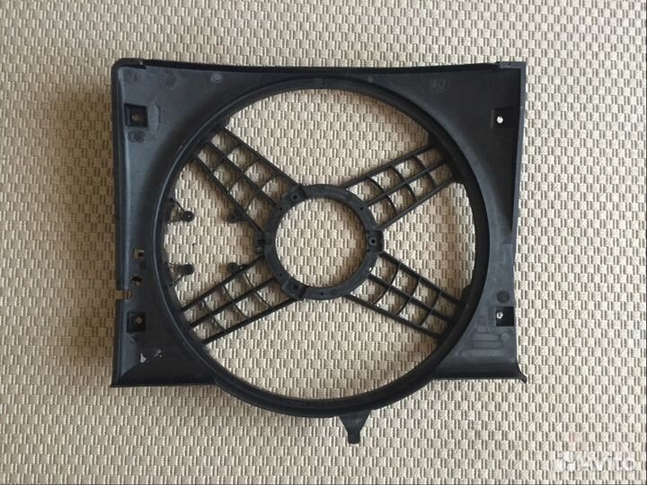 Диффузор вентилятора BMW E46