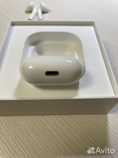 Наушники AirPods 2 с зарядным футляром MV7N2