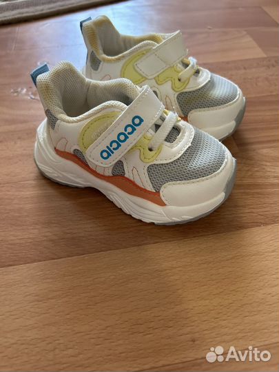 Кроссовки детские
