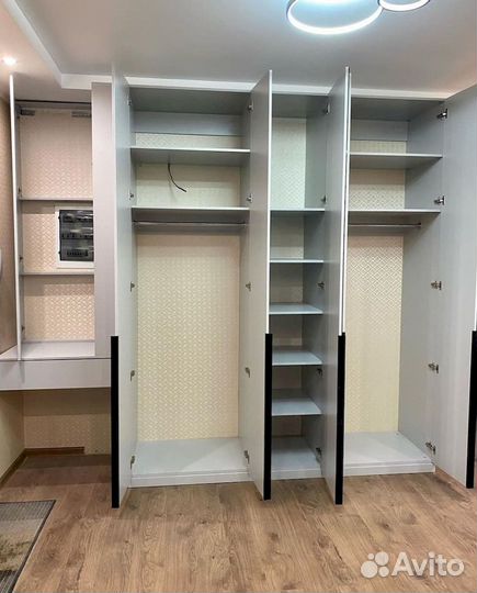 Распашной шкаф