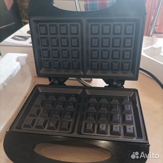 Вафельница новая