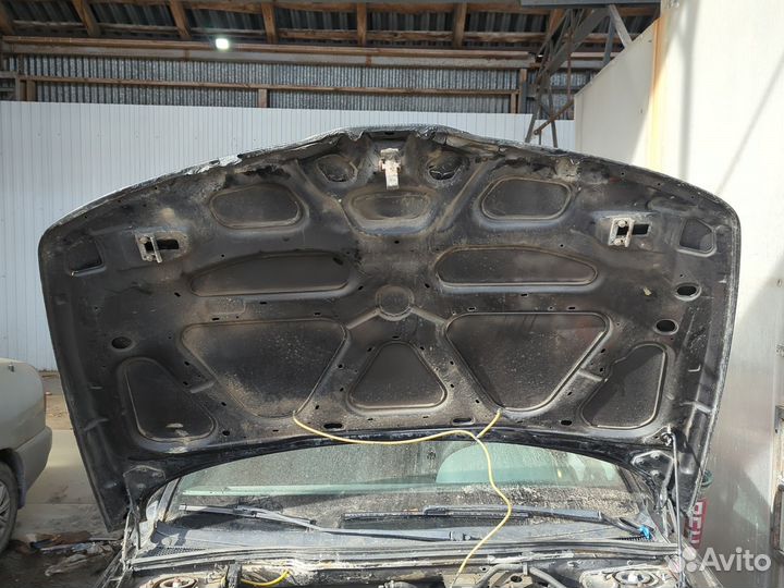 Капот Renault Laguna 1