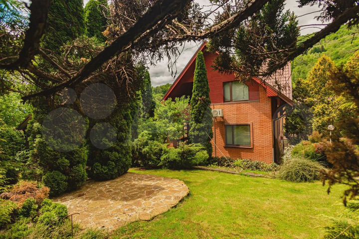 Коттедж 235 м² на участке 11,8 сот.