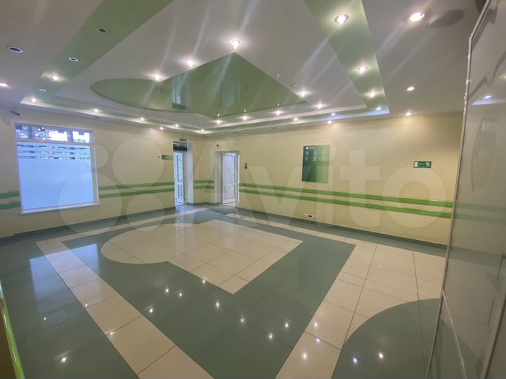 200 м², рядом вкусно и точка