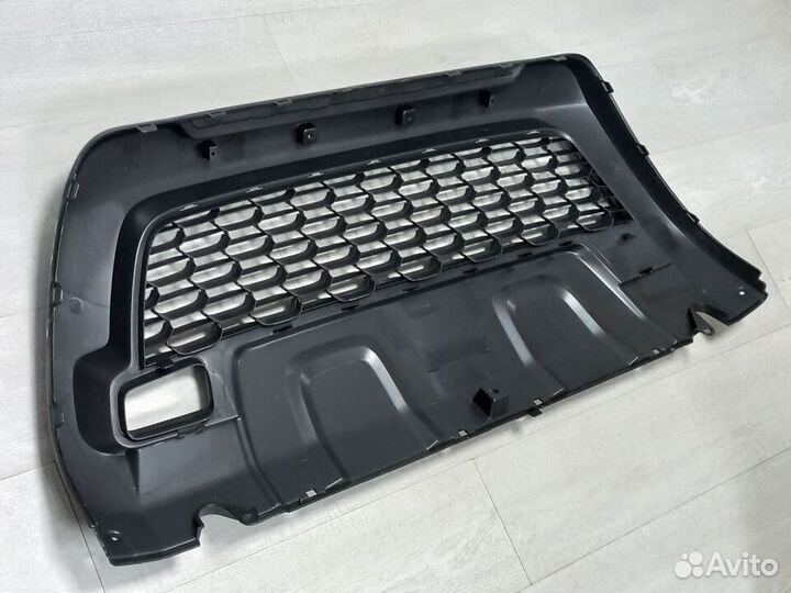 Решетка в бампер нижняя Renault Duster 1 2015-2020
