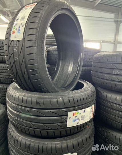 Maxxis Victra Sport VS5 205/45 R17 88