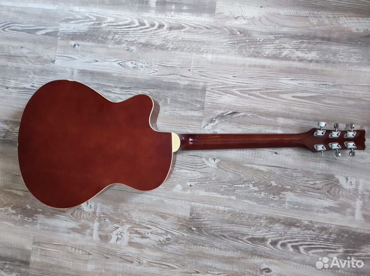 Акустическая гитара