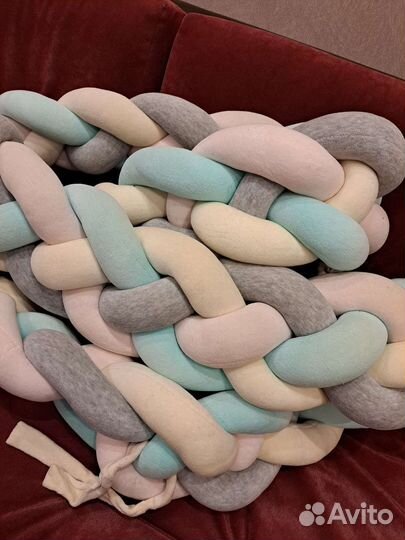 Бортик-коса в детскую кроватку