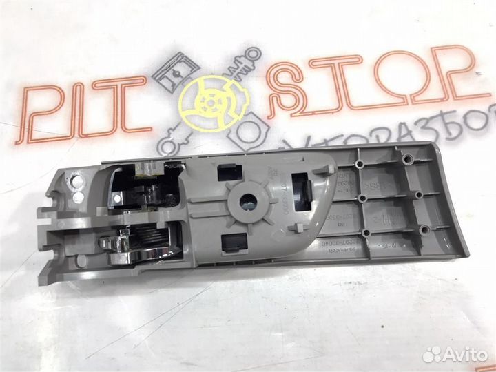 Внутренняя ручка задней правой двери Toyota Windo