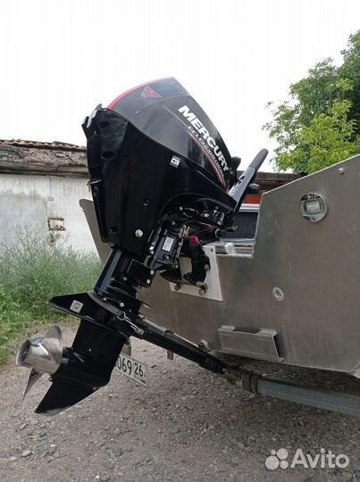 Лодка с мотором