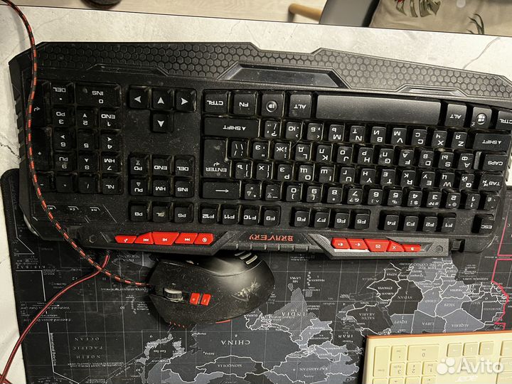 Игровая клавиатура и мышь