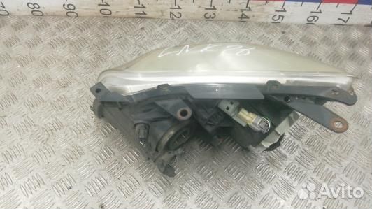 Фара правая toyota avensis T25 (LNK26MU01)