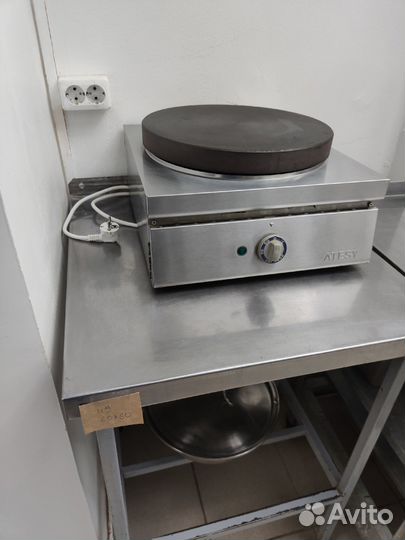 Мебель и оборудование из кафе