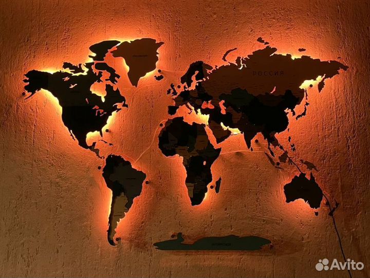 Карта мира из дерева c подсветкой