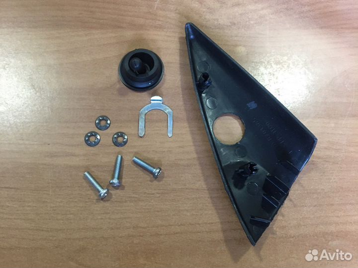 Накладка крепления зеркала Лада Калина 1