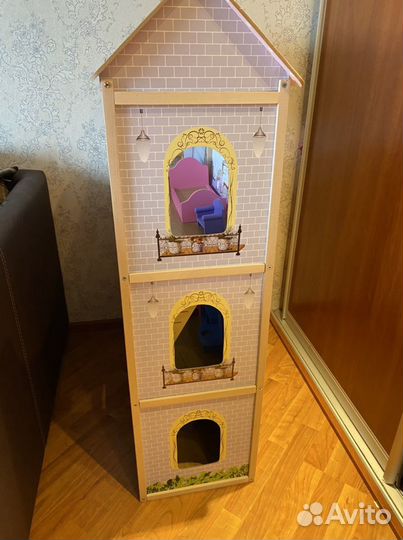 Кукольный домик с мебелью