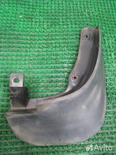 Брызговик передний правый Hyundai Tucson (JM) 2005