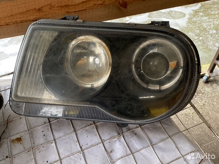 Фары на Крайслер 300 с