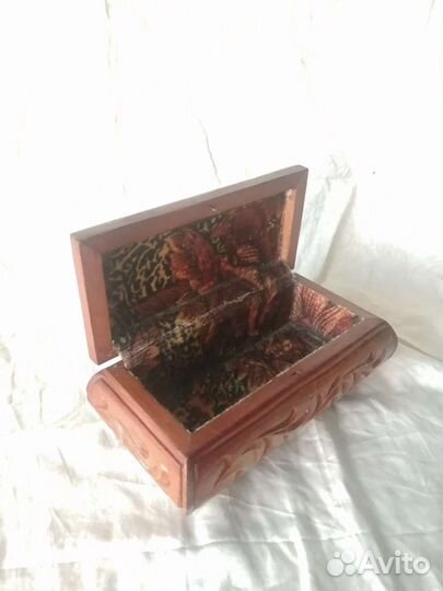 Деревянная шкатулка ручной работы резная